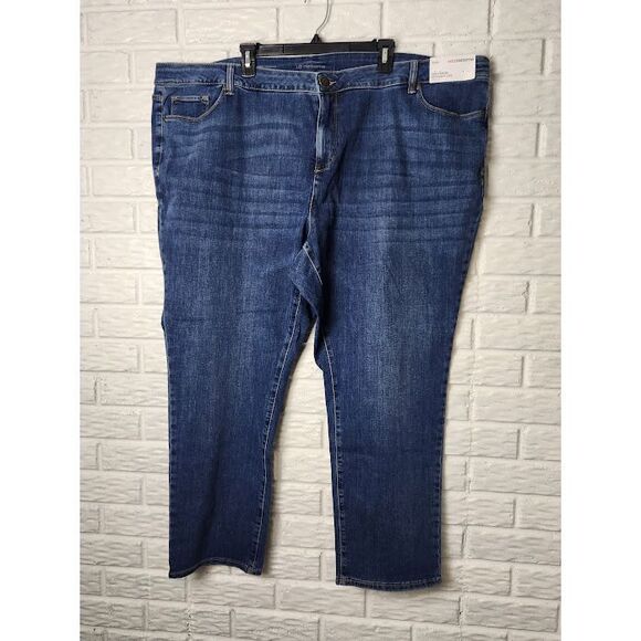Liz Claiborne Denim - Women's Liz Claiborne Girlfriend Straight Leg Mid-rise Jeans Size 30W NWT